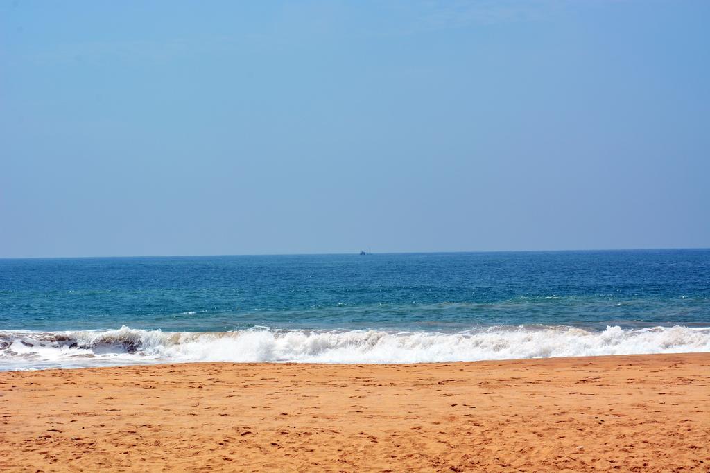 Hikkaduwa Blue Ocean Hotel エクステリア 写真